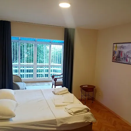 Chic Flat W Garden In Bebek, Lux Side Of Istanbul