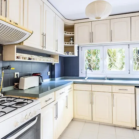 Апартаменты Chic Flat W Garden In Bebek, Lux Side Of *
